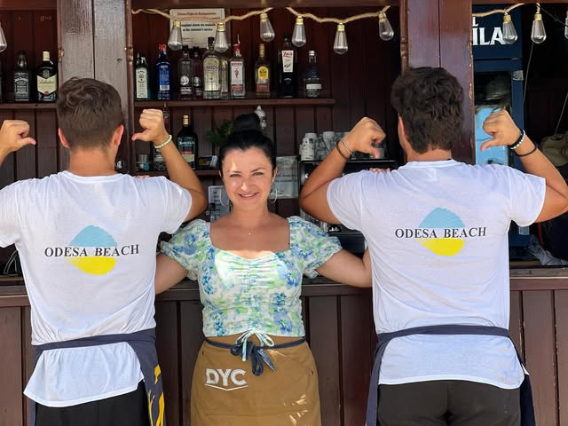 El equipo en la barra de Odesa Beach